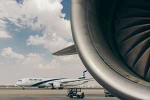 El AL rompe reglas religiosas y vuela un sábado