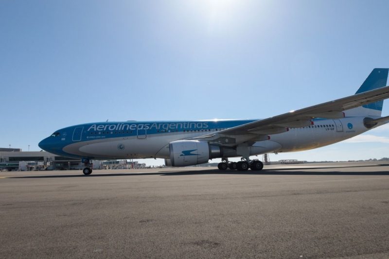 Aerolíneas Argentinas confirmó con un vuelo de repatriados