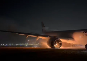 Un Airbus 350-900 envuelto en llamas
