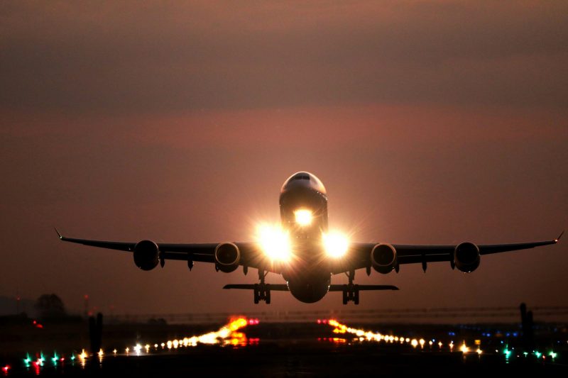 El año 2023 marcó un hito histórico para la aviación en LAC, con un récord de 451.6 millones de pasajeros transportados