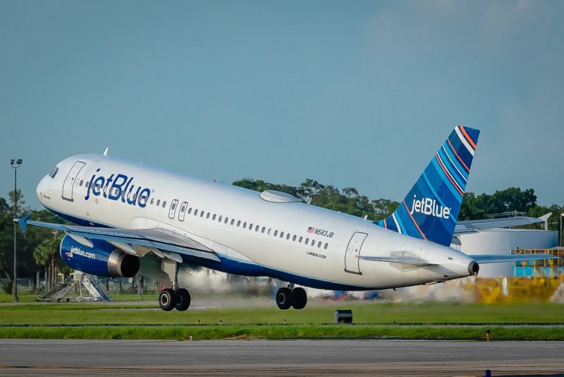 Jetblue suspende un total de siete rutas desde la Florida