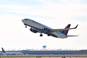 Delta amplía frecuencias en Colombia por temporada