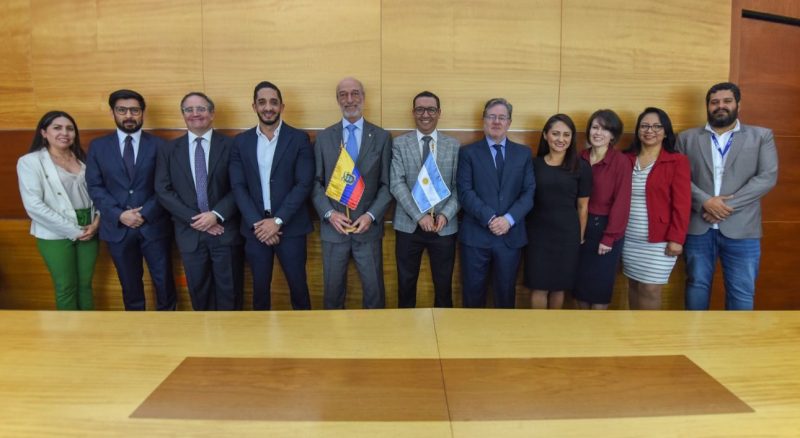 Se firma un memorándum de entendimiento promoviendo la conectividad entre Ecuador y Argentina