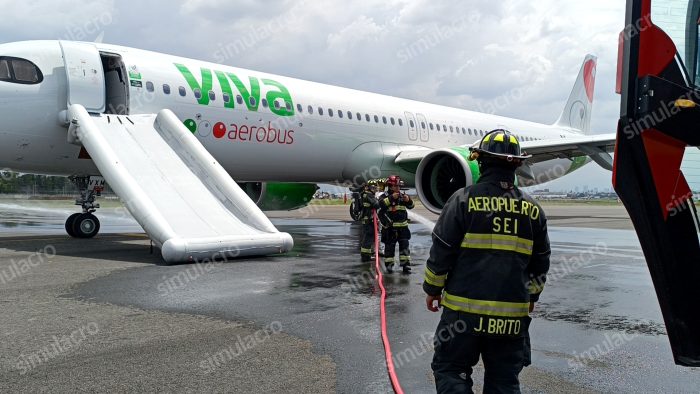 Viva Aerobus realiza “Simulacro de accidente de aeronave”