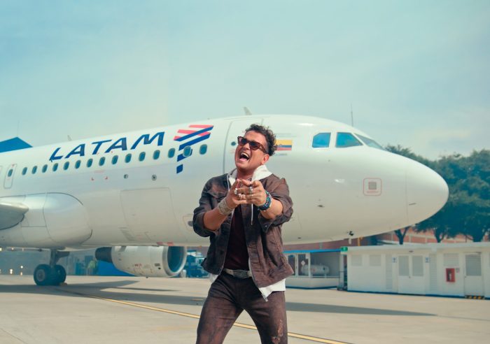 LATAM Airlines y Carlos Vives presentan canción en honor a Colombia y sus destinos