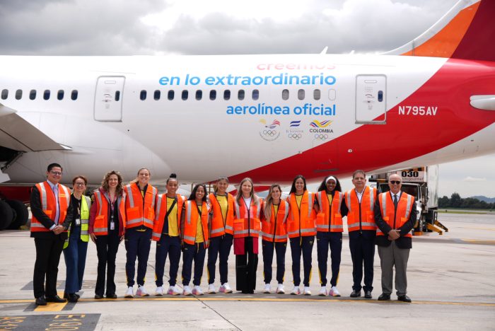 Avianca presenta avión con nueva pintura en homenaje a los Comités Olímpicos