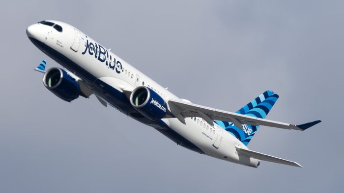  Jetblue continúa con la reducción de vuelos nacionales y internacional