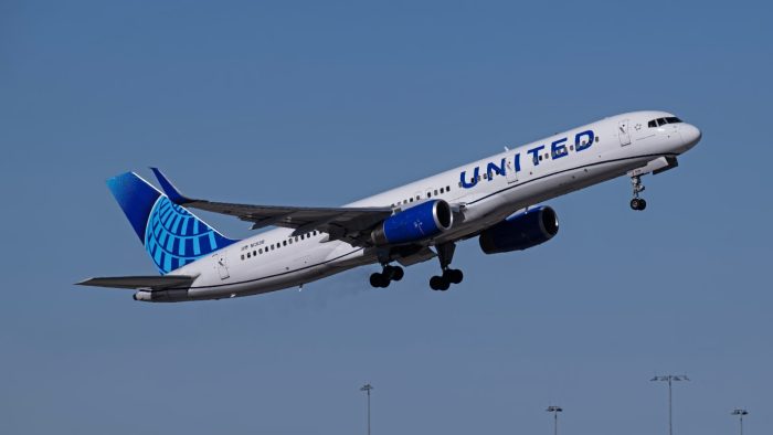 United airlines reduce frecuencias temporales en América del Sur