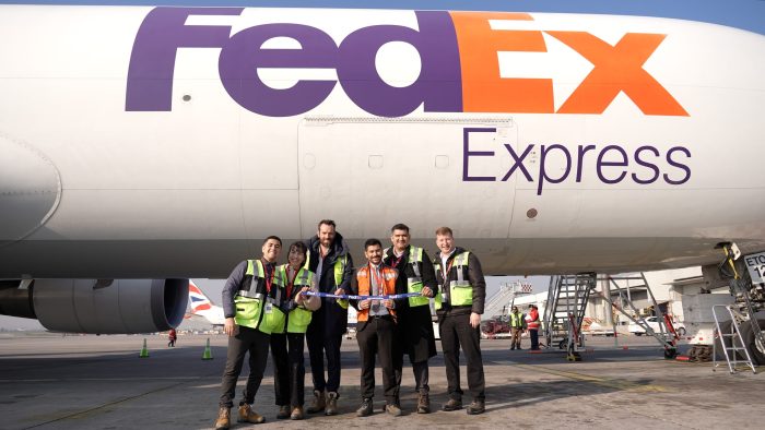 El Aeropuerto de Santiago ha fortalecido su conectividad regional con la llegada de FedEx