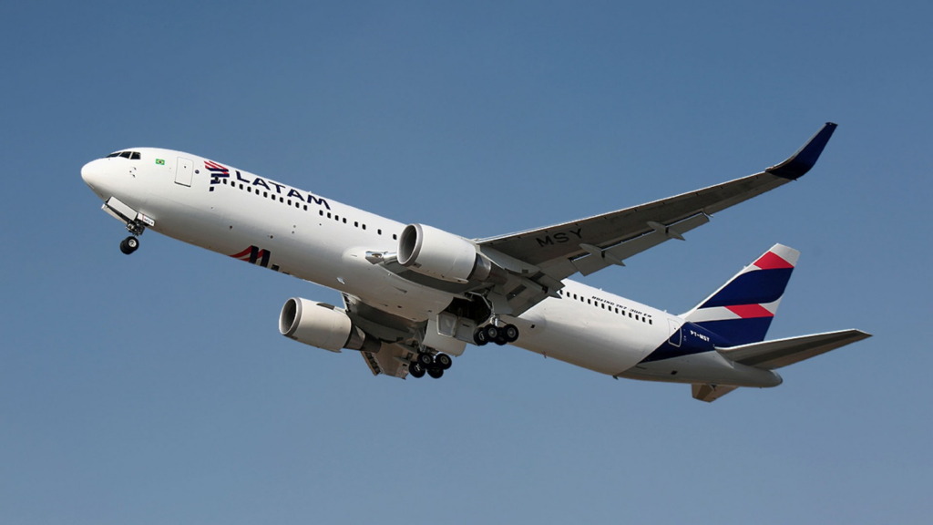 Latam airlines con modificaciones temporales en su ruta a Bogotá