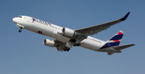 Latam airlines con modificaciones temporales en su ruta  a Bogotá