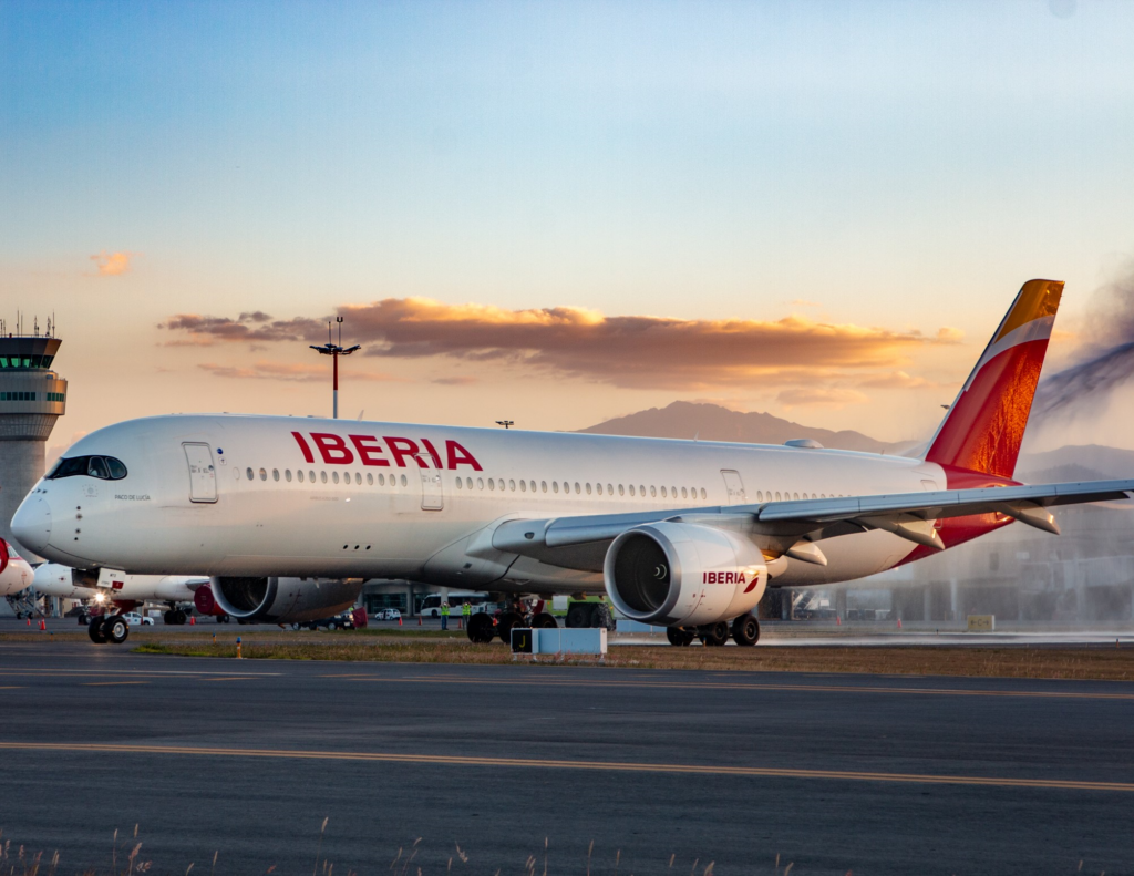 Iberia refuerza su liderazgo en conectividad aérea para el verano de 2025