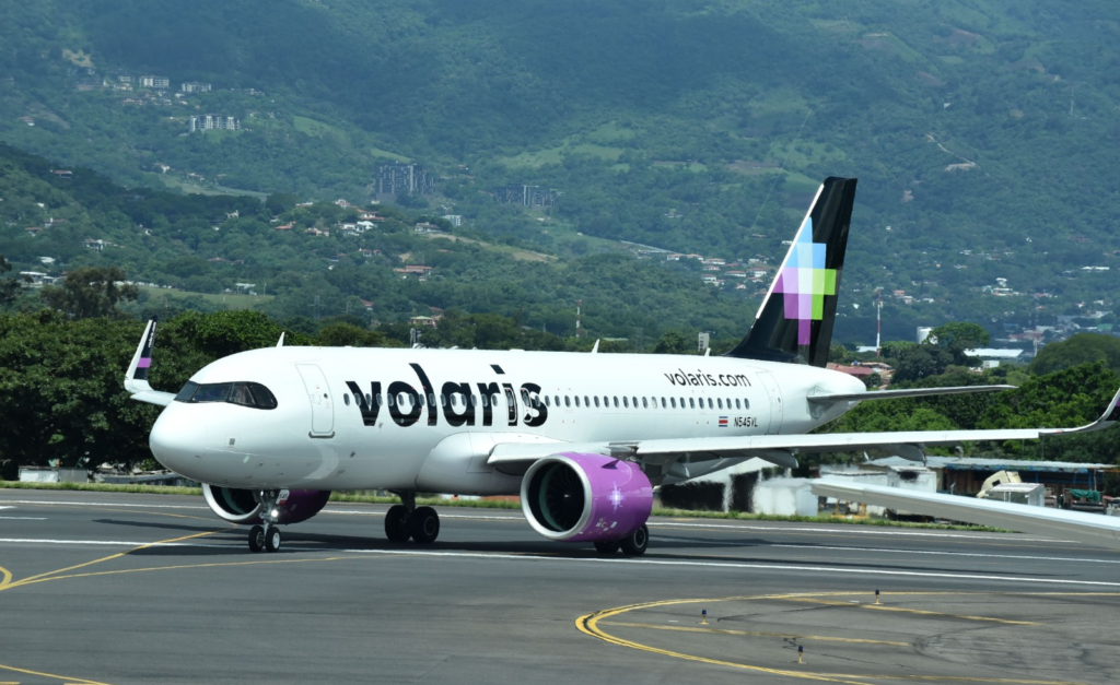 Volaris reduce frecuencia internacionales desde julio