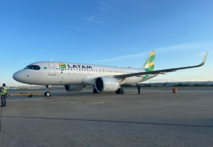 Latam consolida su operación en Chile y Brasil