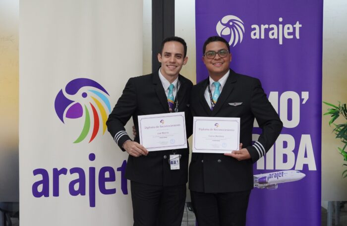 Arajet gradúa a sus dos primeros pilotos formados junto a Boeing