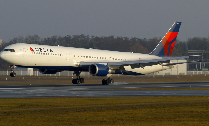 Delta adelanta vuelos a Europa y ajusta su operación