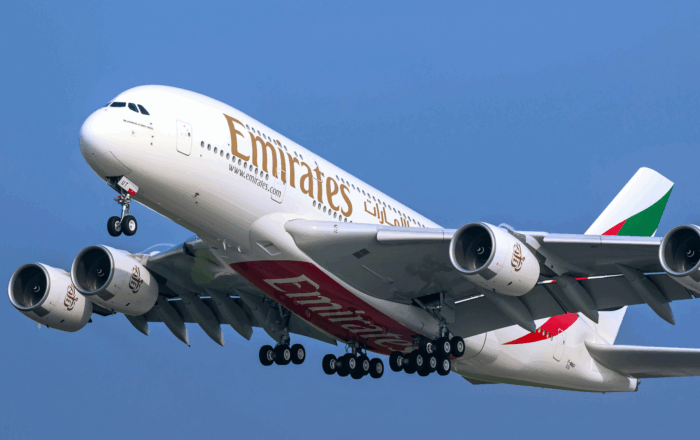 Emirates reduce frecuencias internacionales desde octubre