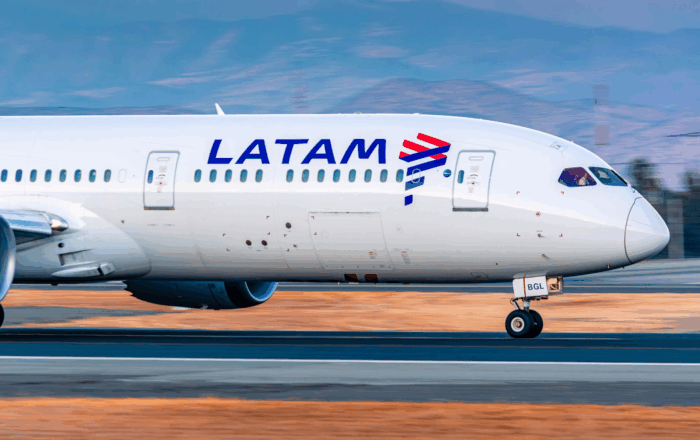Latam suspende ruta internacional desde diciembre