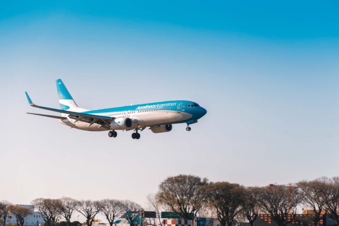 Aerolíneas Argentinas logra su primer balance positivo en la historia bajo control estatal