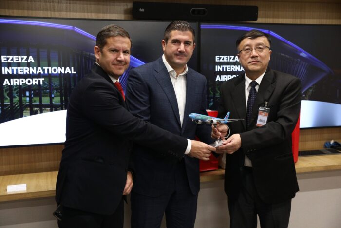 Aeropuertos Argentina avanza en la llegada del primer vuelo de China Eastern Airlines al país