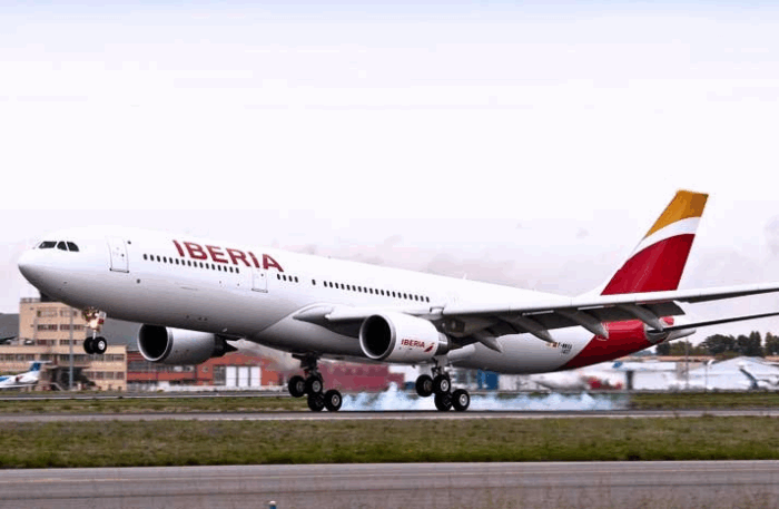 Iberia hace modificaciones en ruta internacional .