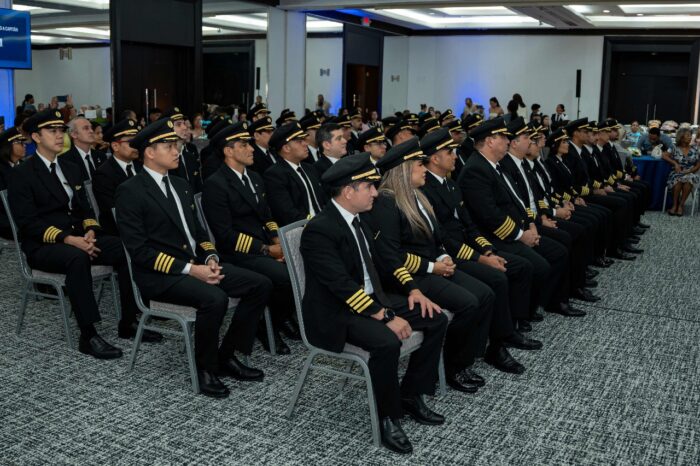 Copa Airlines impulsa el desarrollo profesional al promover 46 primeros oficiales a capitanes