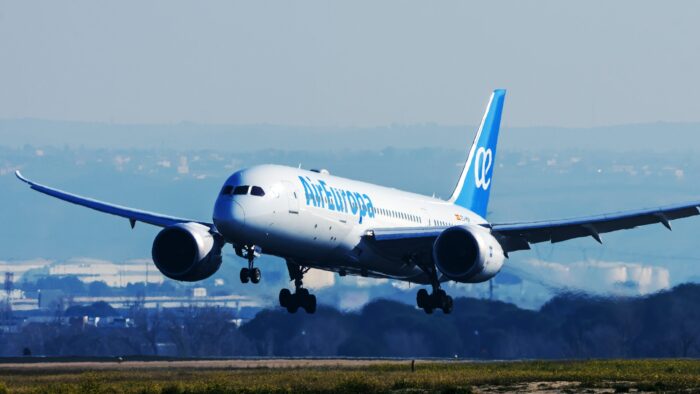 Air Europa impulsa un programa para compensar la huella de carbono de sus vuelos