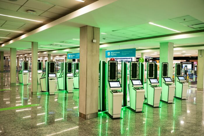 Ezeiza moderniza su área de Arribos Internacionales con el nuevo sistema de Migraciones Express