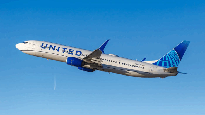 United Airlines reduce capacidad en Colombia