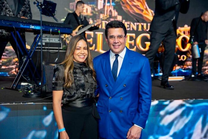 Foto principal - Ibelca Vásquez, Gerente General de Copa Airlines y David Collado, Ministro de Turismo.