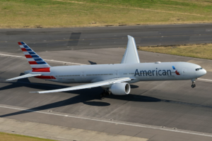 American Airlines logra ingresos récord pese a pérdidas en el primer trimestre
