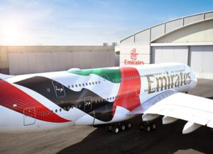 Emirates presenta un Airbus A380 con una gigantesca bandera de Emiratos Árabes Unidos en homenaje a la unidad nacional