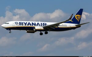 Capitán de Ryanair sufre incapacidad médica durante vuelo y obliga a desvío hacia Bolonia