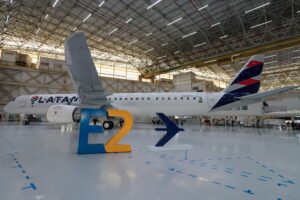 LATAM presenta su primer Embraer E195-E2 y apuesta por una mayor conectividad en Brasil