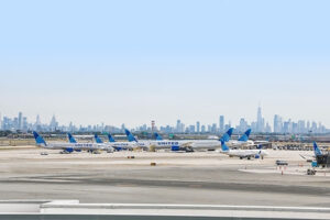 Newark lidera la puntualidad en el noreste de EE. UU. tras superar su crisis operativa