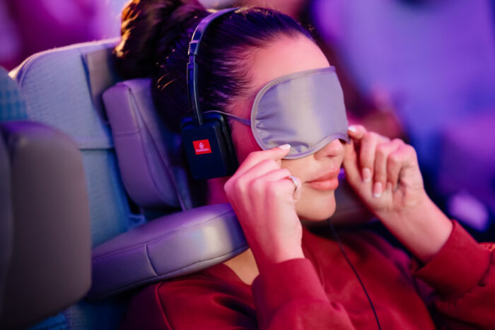 Emirates redefine el confort en Clase Económica con una innovación inédita para el descanso a bordo