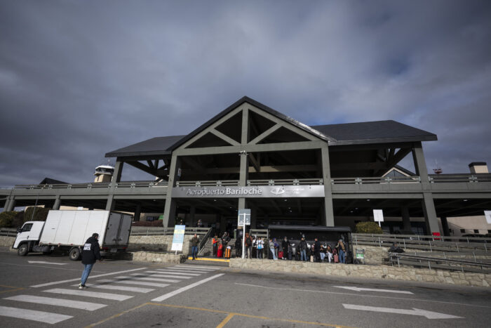 Aeropuerto de Bariloche retomó la normalidad tras las intensas nevadas