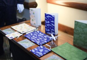 LATAM Colombia convierte uniformes fuera de servicio en productos inspirados en San Andrés