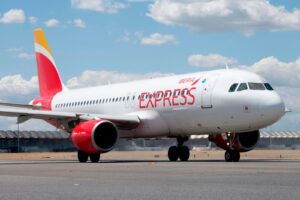 Iberia aumentará a tres vuelos diarios entre Madrid y Menorca durante el invierno