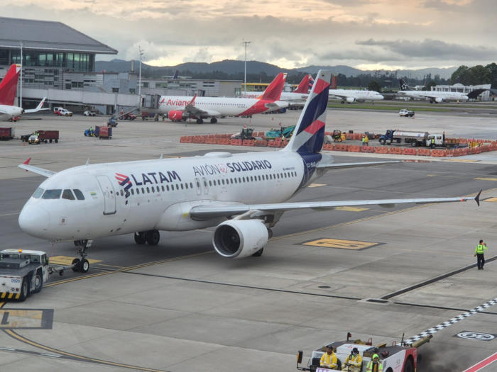 LATAM lleva ayuda a Colombia
