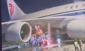 Un Boeing 747-8 de Air China sufre daños y fuga de combustible tras incidente con camión de reabastecimiento en JFK