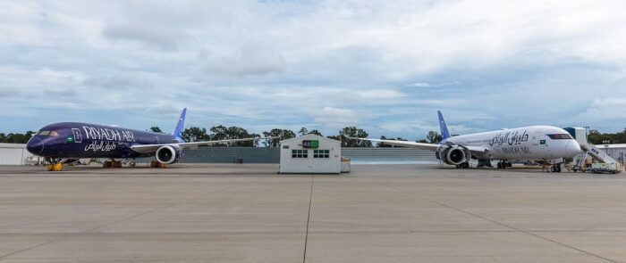 Riyadh Air presenta su primer Boeing 787-9 con la nueva librea índigo