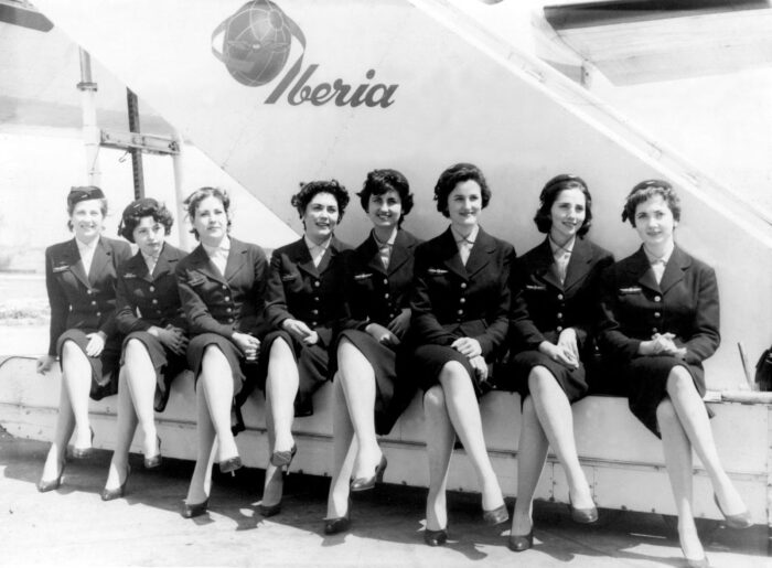 Iberia celebra el 80.º aniversario de los tripulantes de cabina en España
